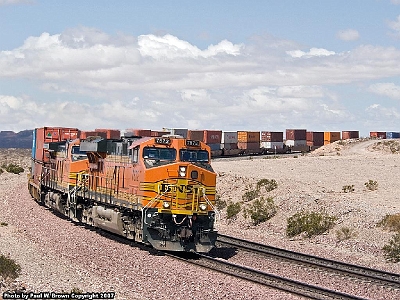 BNSF 7672 at Lavic Curve, CA with Q-LACCHF3-16 on 16 April 2007.jpg